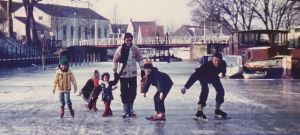 Gezin Freek op de schaats